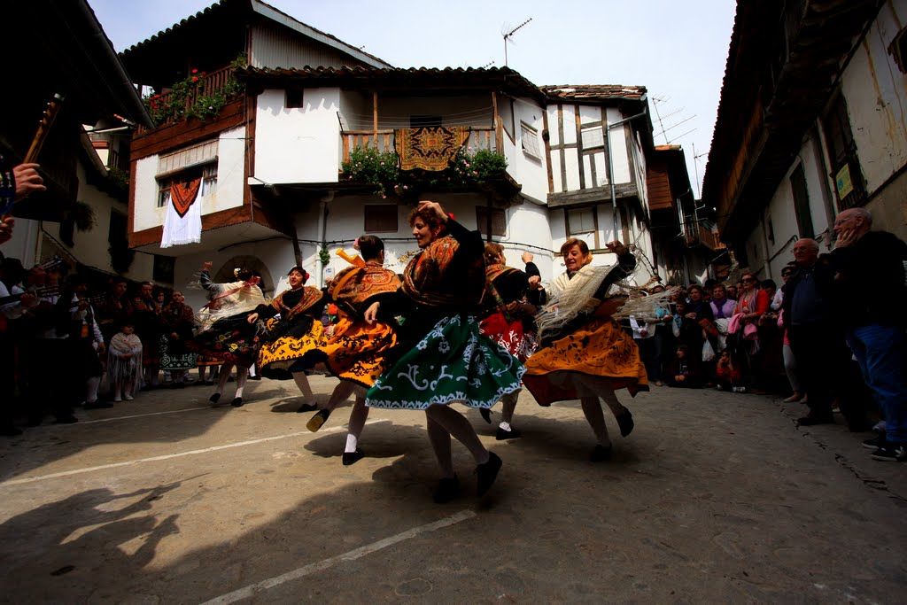 Folklore Villanueva de la Vera, men Google por Panoramio.