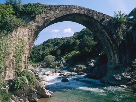 puente romano en la garganta de Alardos. Fuente imagen: Google